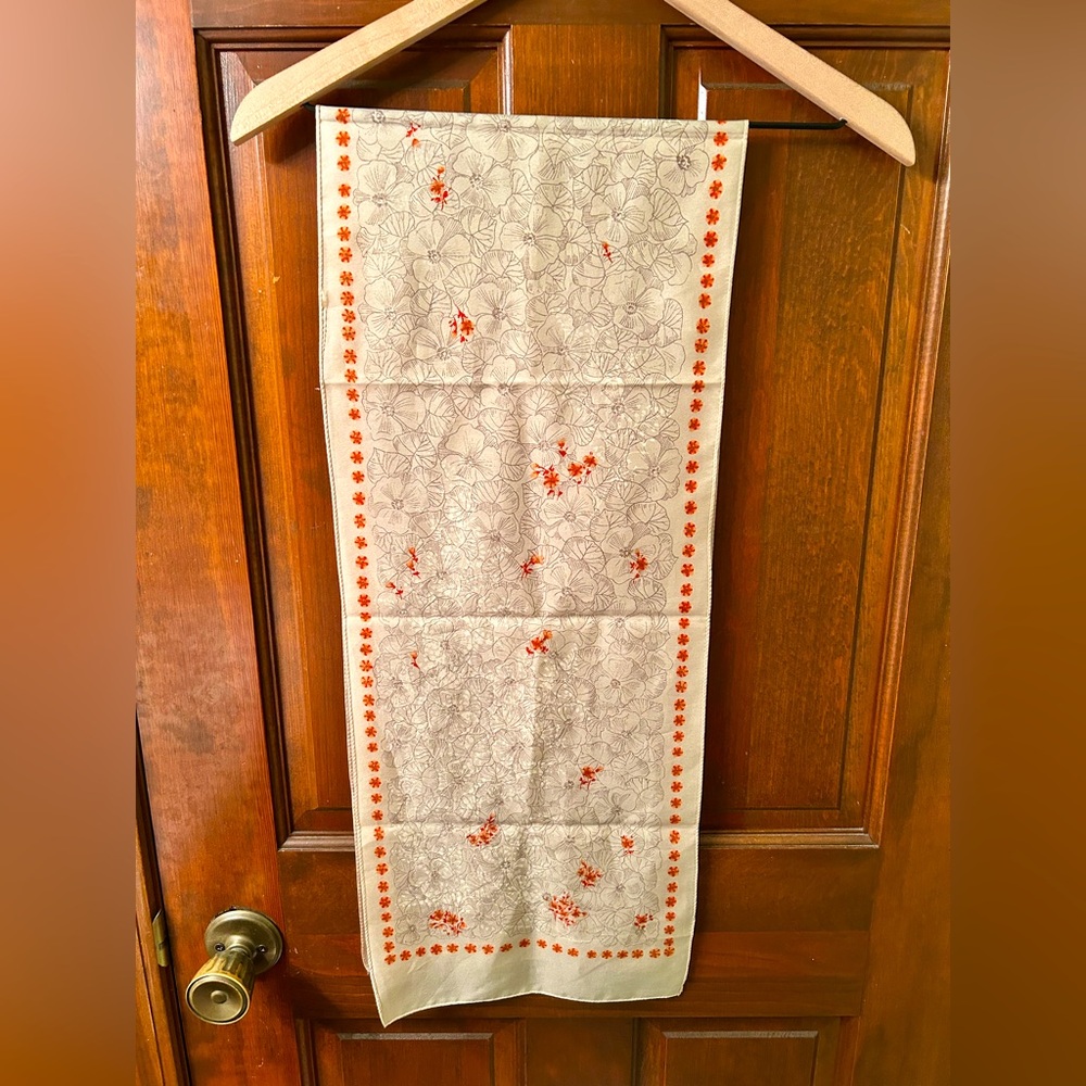 SPECIALTY HOUSE VTG Chic Oblong Floral Scarf with Orange Details.